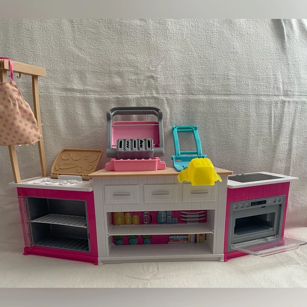 Gently Used Barbie 3 Piece Ultimate Kitchen, Needs Batteries - Picture 5 of 10